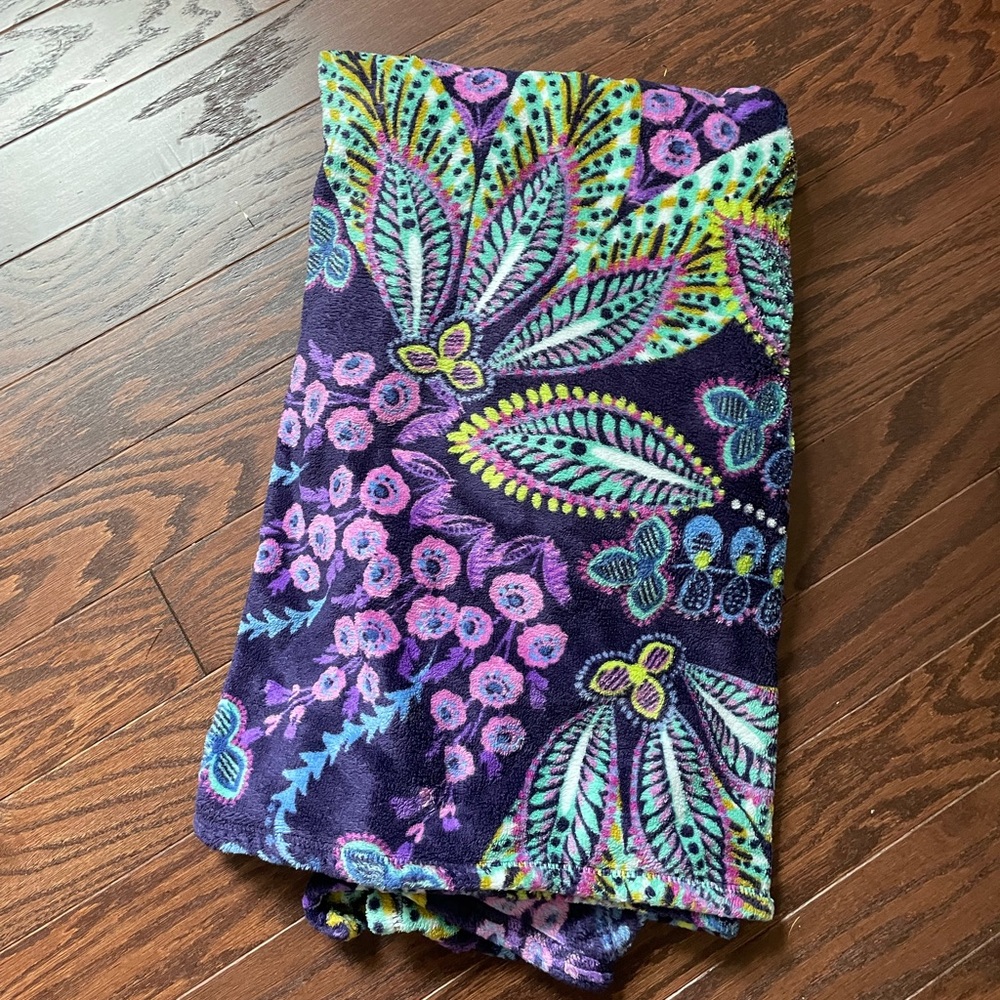 Like new Vera Bradley blanket